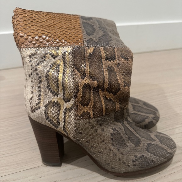 Coach | Trudie PRT Python Olive Brown
Natural Snakeskin Boot Size: 8B - Picture 3 of 7